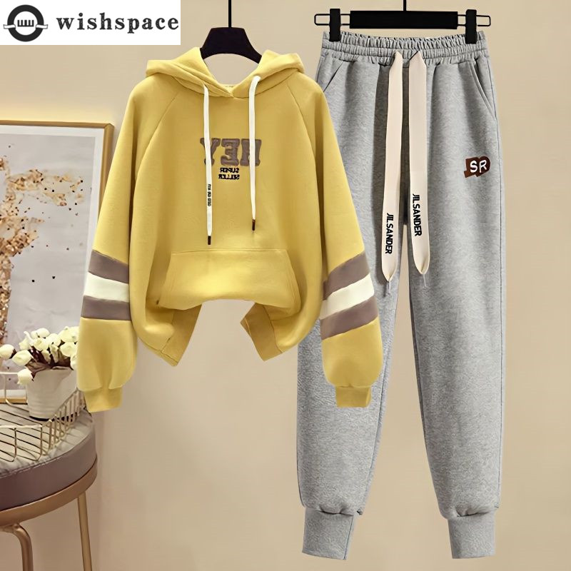 Street Fashion Korean - Set Olahraga untuk wanita di musim
