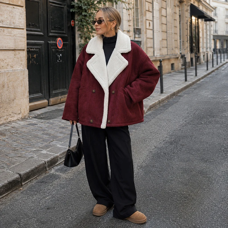 Street Fashion Winter 2026 - Jaket Wanita Tebal Berkerah Lipat Model