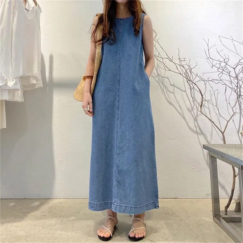 Street Fashion Shanghai - Gaun Panjang Modis dengan Garis Leher