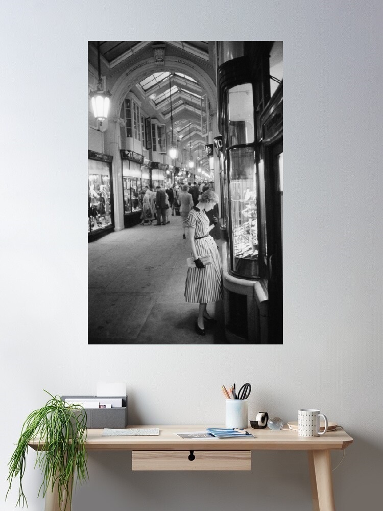 Street Fashion Photographers - Slim Aarons, Burlington Arcade - Foto