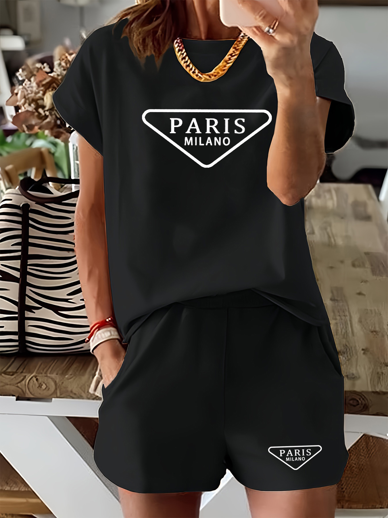 Street Fashion Milano - Celana Pendek T-shirt Lengan Pendek Leher