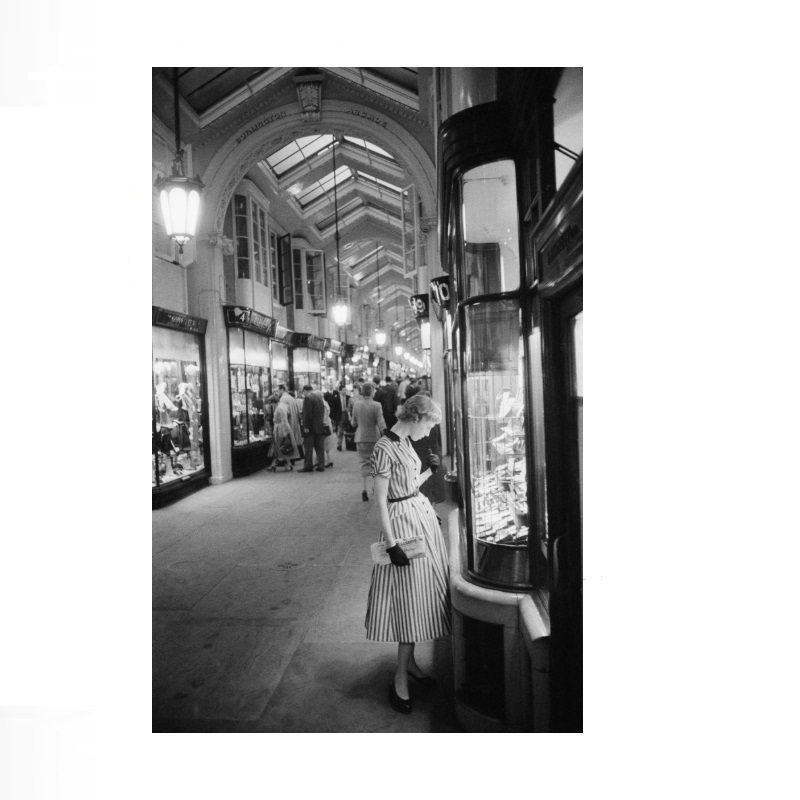 Slim Aarons, Burlington Arcade - Street Fashion Photographers ulasan dan harga